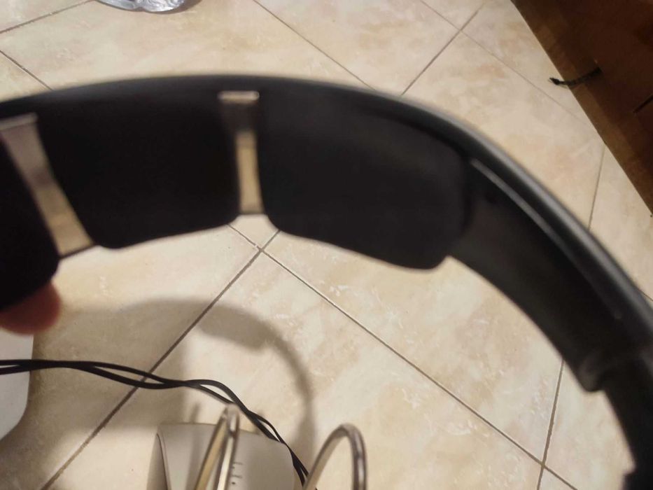 Безжична аудио система Sennheiser - слушалки със захранващо устройство