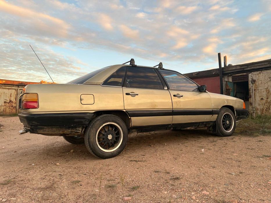 авто Audi 100 c3
