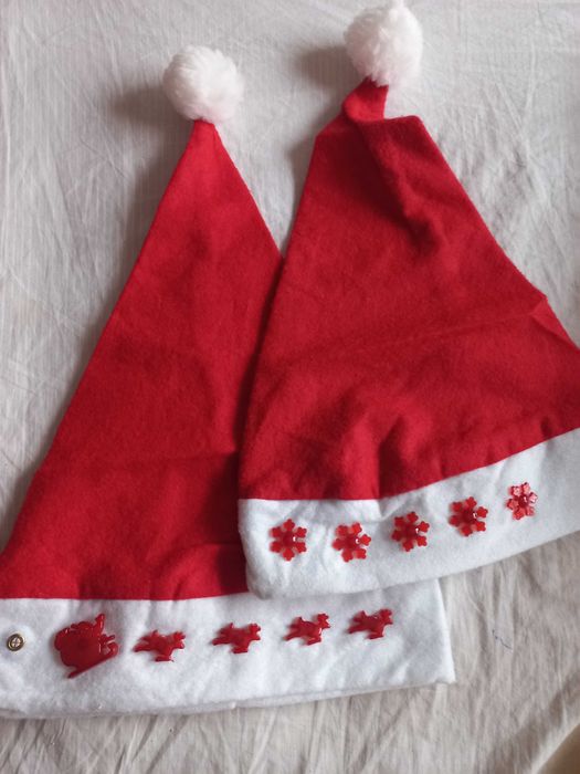 Коледни лампички и коледна декорация