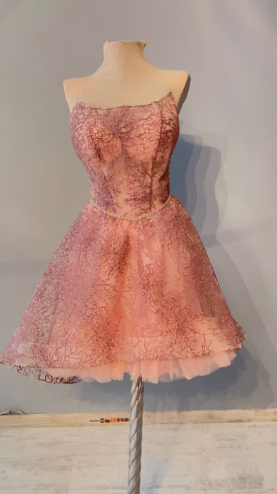 Булченски и абитуриенски рокли