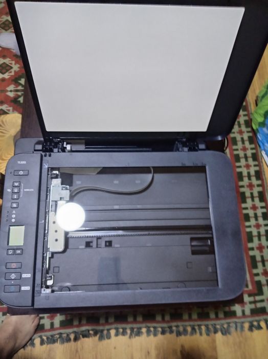 Продавам принтер и скенер CANON
