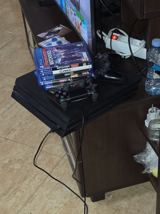 Playstation 4 pro 825G