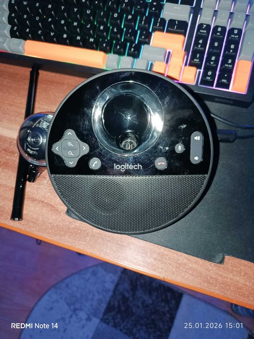 Camera video conferințe Logitech cu cabluri și accesorii incluse