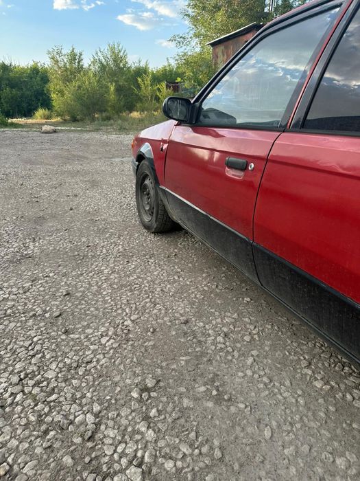 Машина Mazda 323