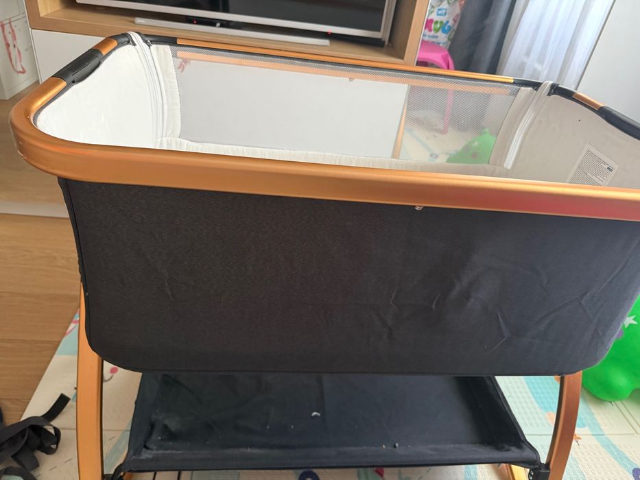 Бебешка кошара next to me