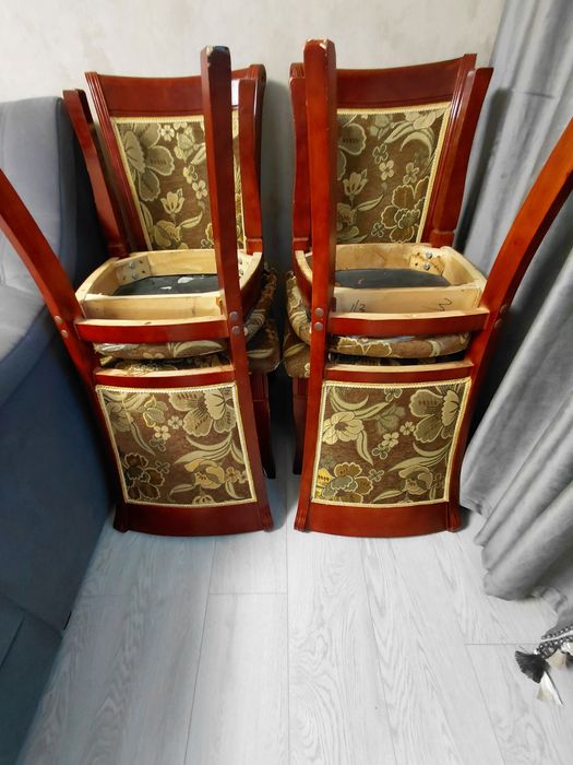 Продам стол чистое дерева и стулья