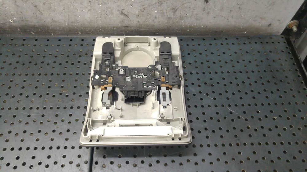 Lampa plafoniera spate audi a3 8p 8p0947135d 8e0947565