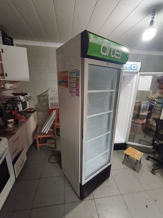 Витринный холодильник