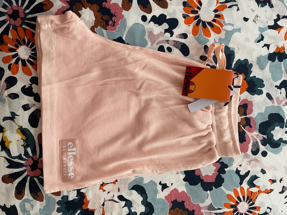 Къси панталони и топ Ellesse