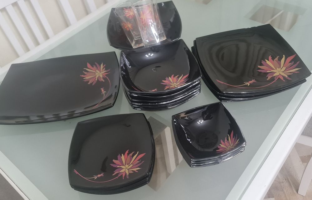 Продам столовый сервиз"LUMINARC".