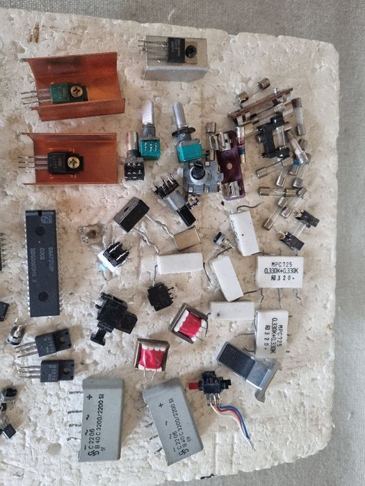 Pachet dif piese, componente, Integrate, etc. Perfecta stare.
