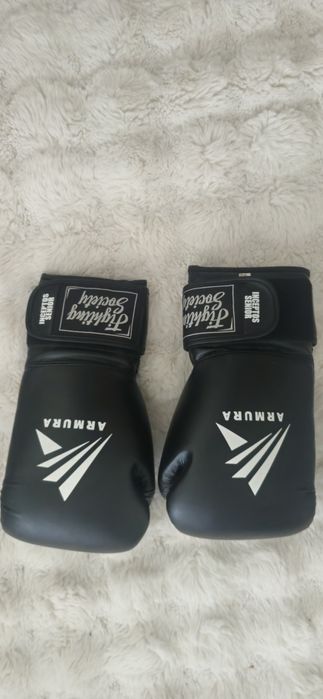 Mănuși + Tibiere kickbox, Muay thai