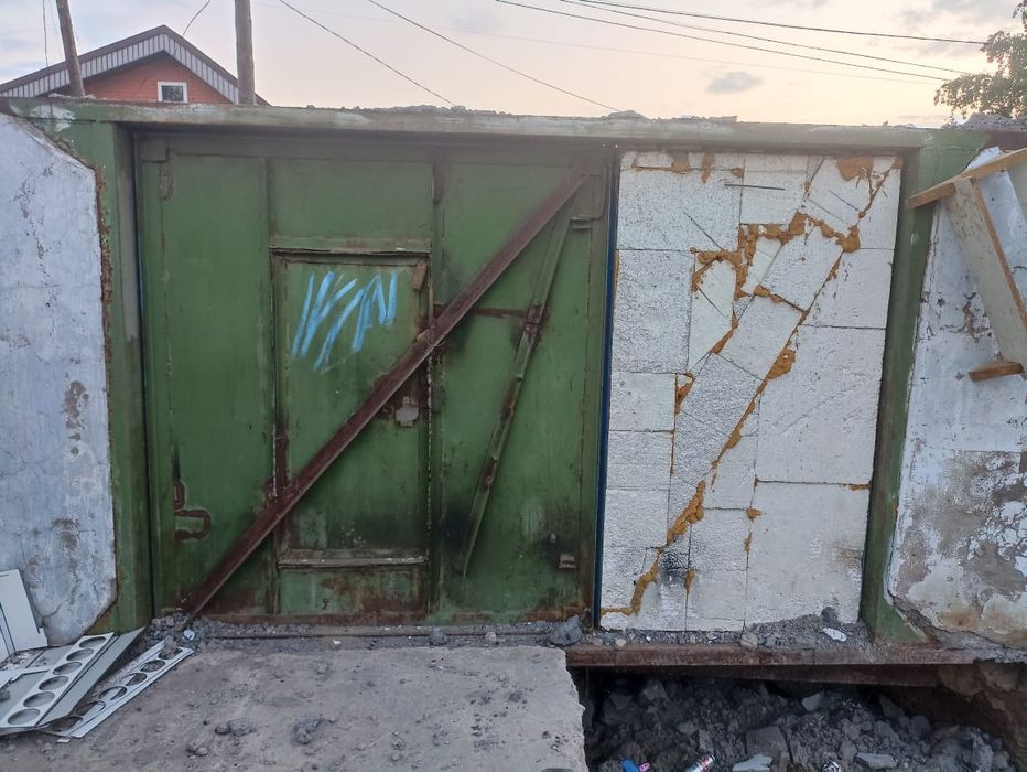 Продам ворота и двери гаражные