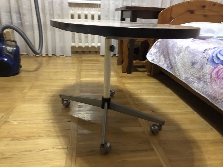 Продается журнальный столик в идеальном состоянии