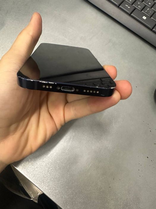 Продам IPhone 12