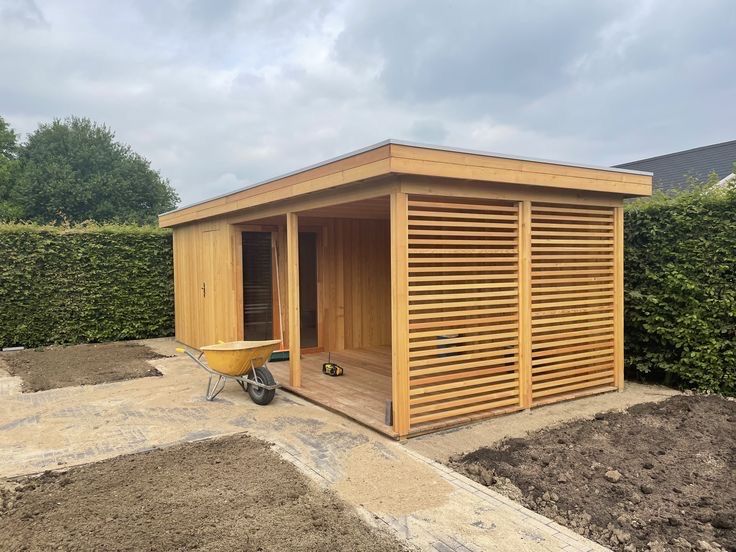 Vand pergole sau foisoare din lemn