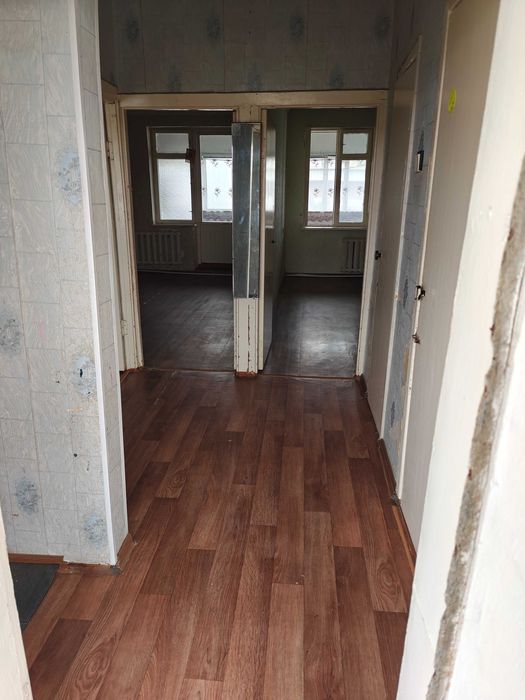 Продам свою 2/4/4  В 9 мкр. г.Навои. Возле налоговой.