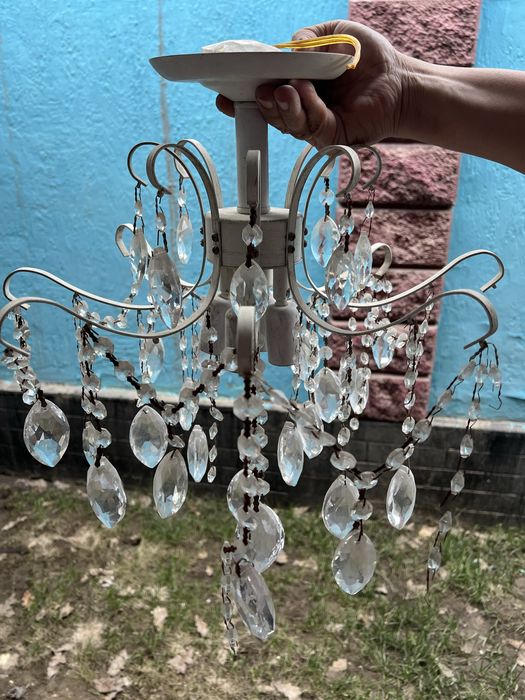 Срочно продам люстры