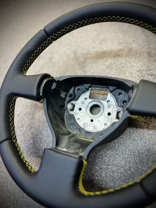 Volan piele perforat VW Passat B6,Golf 5,Jetta,Tiguan,Touran 2004-2010