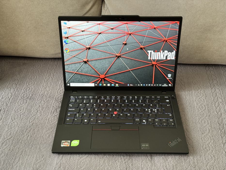 14'FHD+IPS Ryzen 7 Pro-8840u Thinkpad T14 Gen5 32GB DDR5 512GB SSD Гаранция 27 Месеца