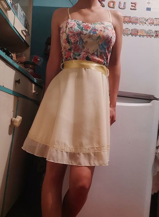 Rochie ocazie model floral+gene,ruj lichid