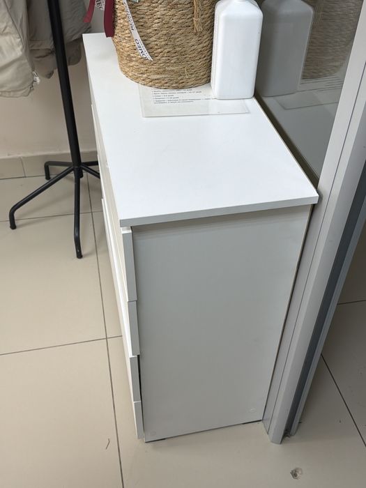 шкаф с четырьмя отсеками для