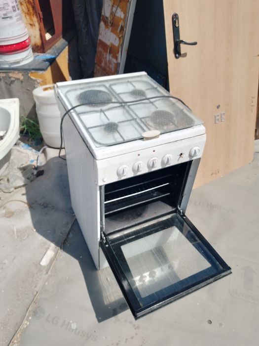 Улица Азаттык дом51  электро  газ плита