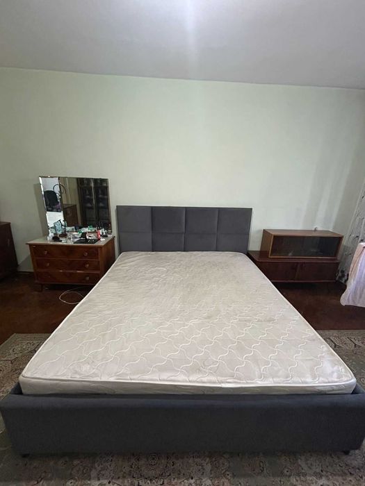 Продаю Кровать 180х200, с матрасом, без подъемного механизма