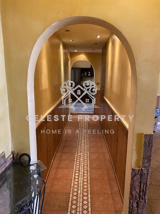 Дава се под наем Тристаен апартамент в София, Център - 134 кв.м за 837.42 € - Снимка #3