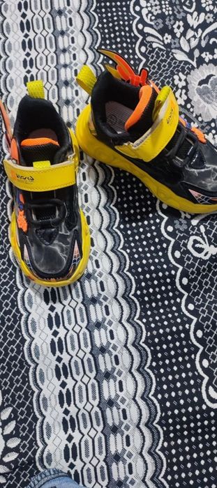 Детские кроссовки