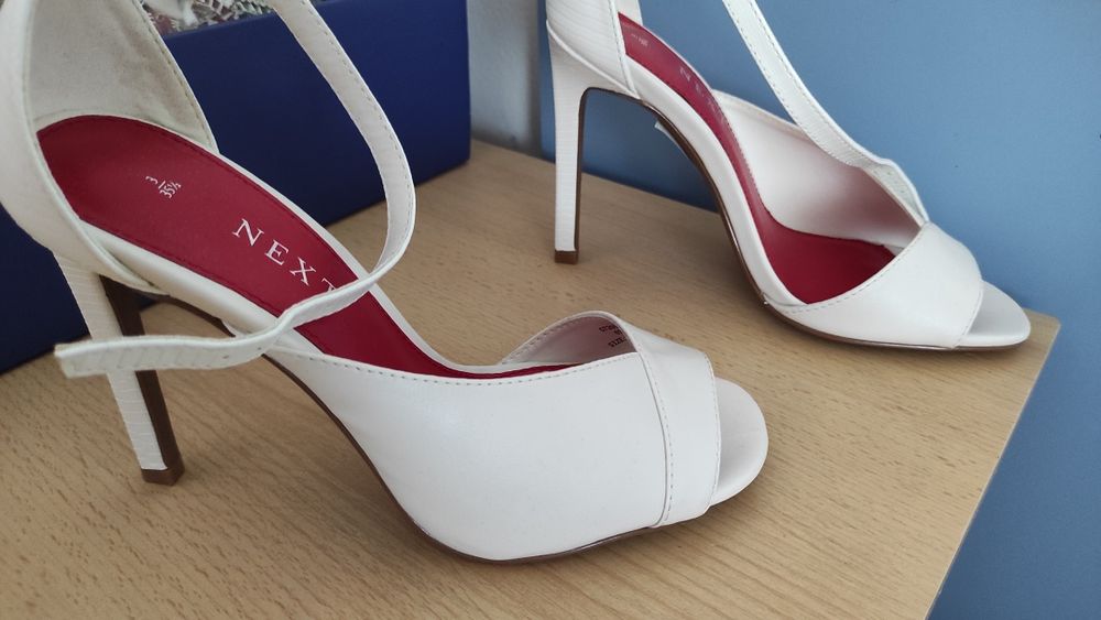Sandale cu toc înalt Next noi