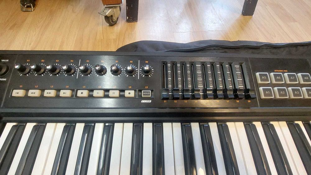 Keyboard Midi Controller Roland Cakewalk A800PRO + Husa softcase