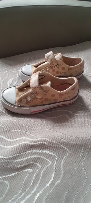 Отдам детские кеды