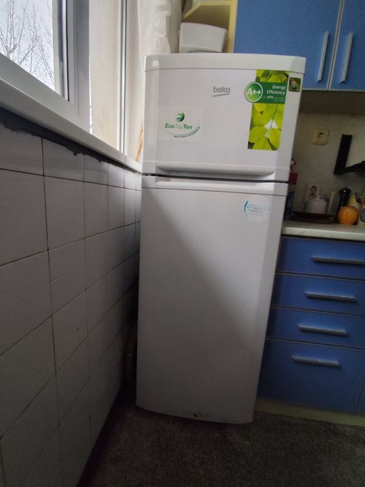 Продава се хладилник Беко