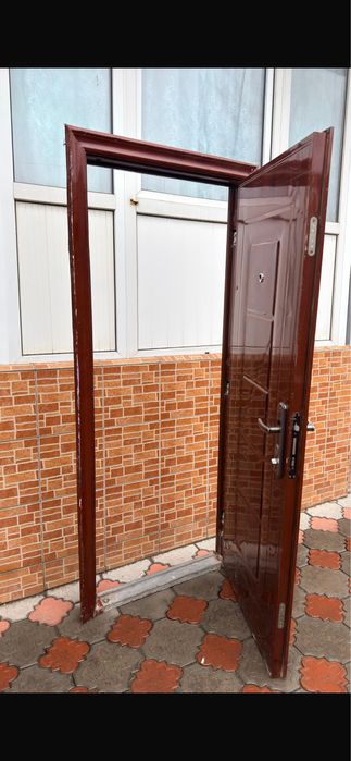 Продам дверь в хорошем состоянии