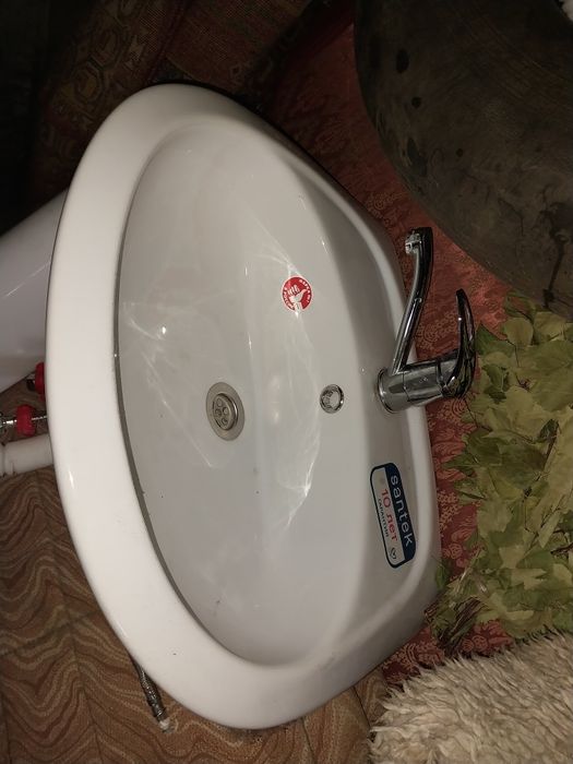 Продам раковину на подиуме