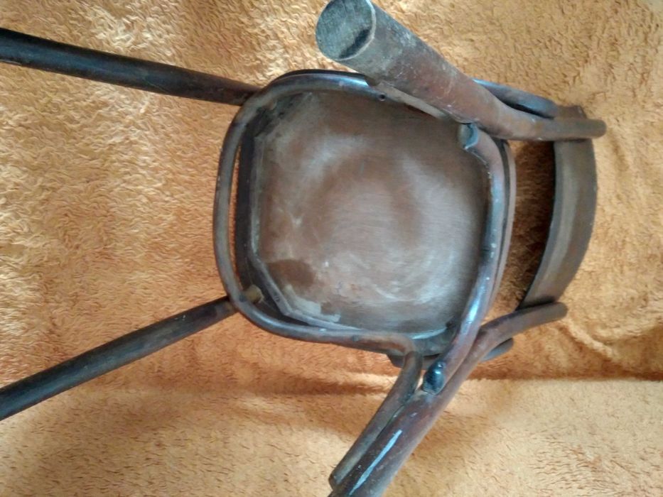 Стар дървен стол, виенски