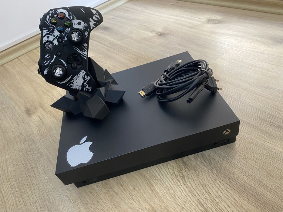 Xbox one x 1Tb + controller