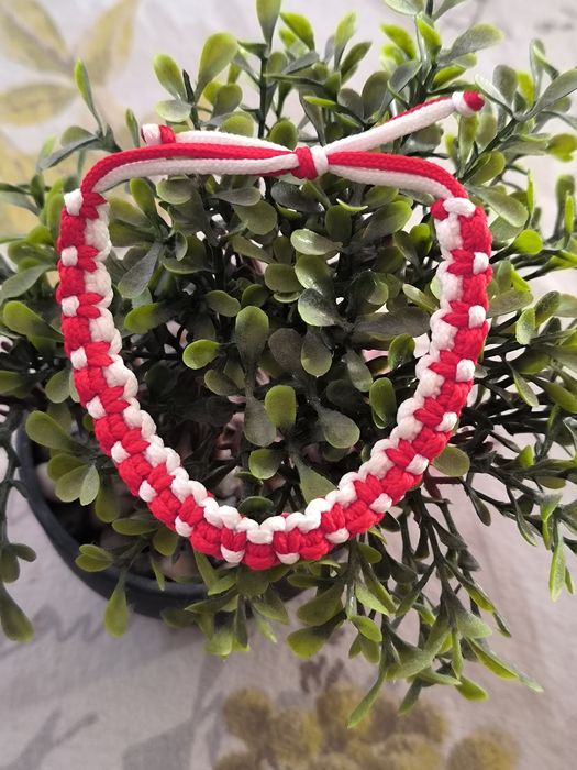 Мартеници на едро