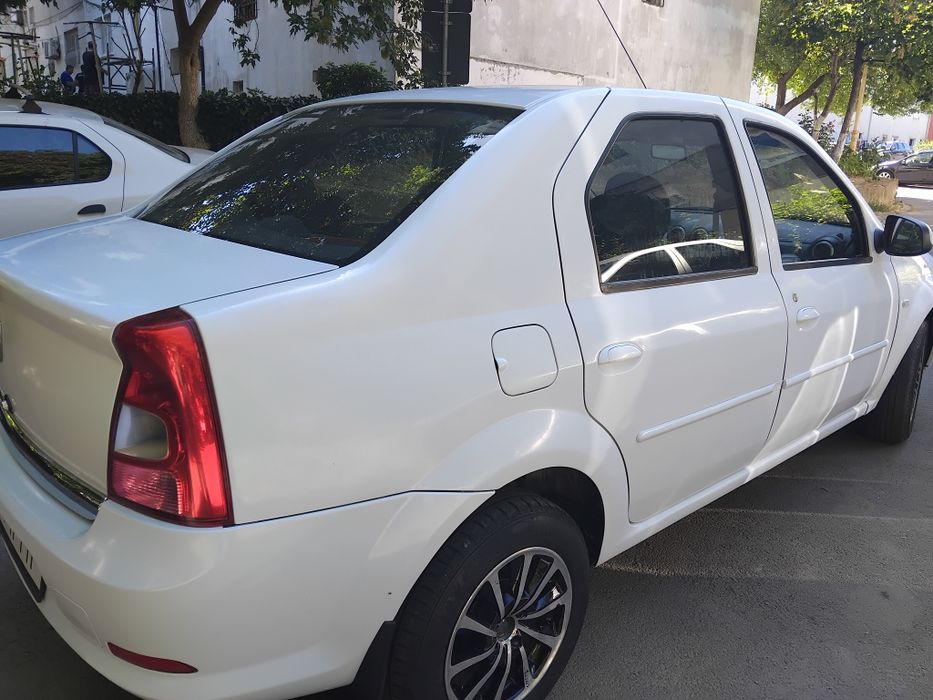 Vând Dacia Logan 1.2 Benzină { 2012}