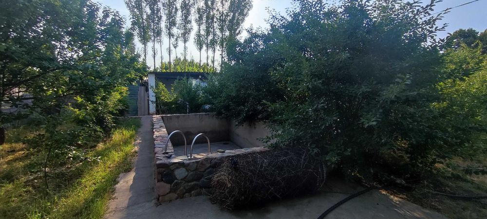 6 sotix Dacha sotiladi Parkent tumani soy boyida