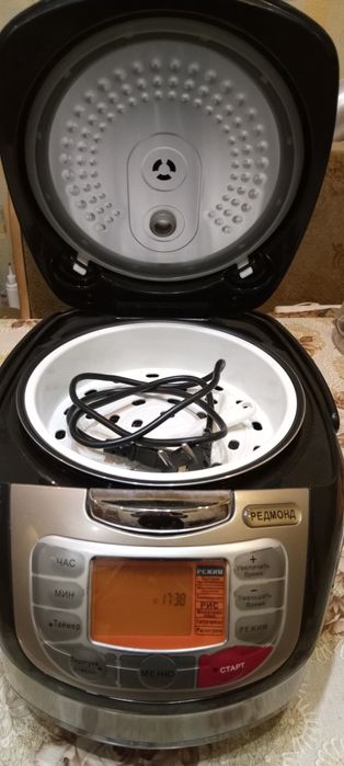 Мультиварка Редмонд 585