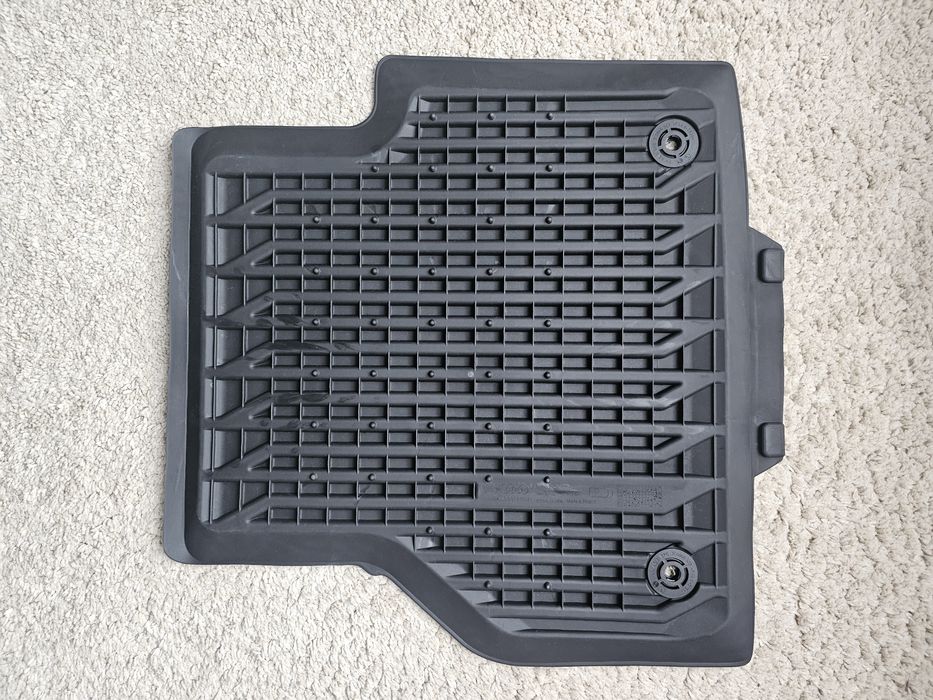 Продавам оригинални гумени стелки за Ауди А6 С8, Ауди А7