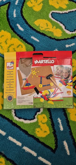 Joc de îndemânare cu ciocan, pioneze si figuri geometrice din lemn