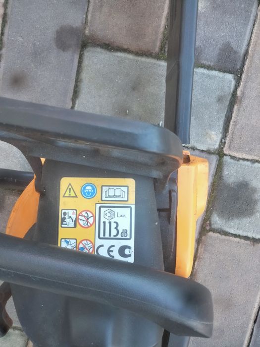 Vînd drujbă motor Husqvarna