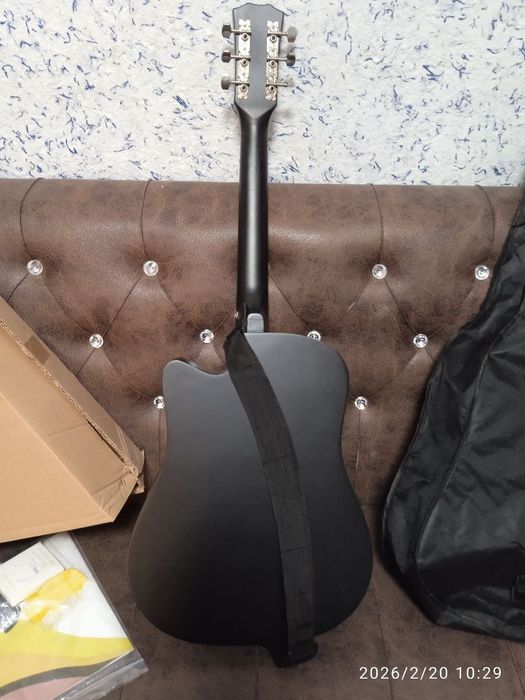 Akustik _gitara. Razmer_41
Rangi qora. Mantiviy.
Sozi yaxshi
2ta zapas