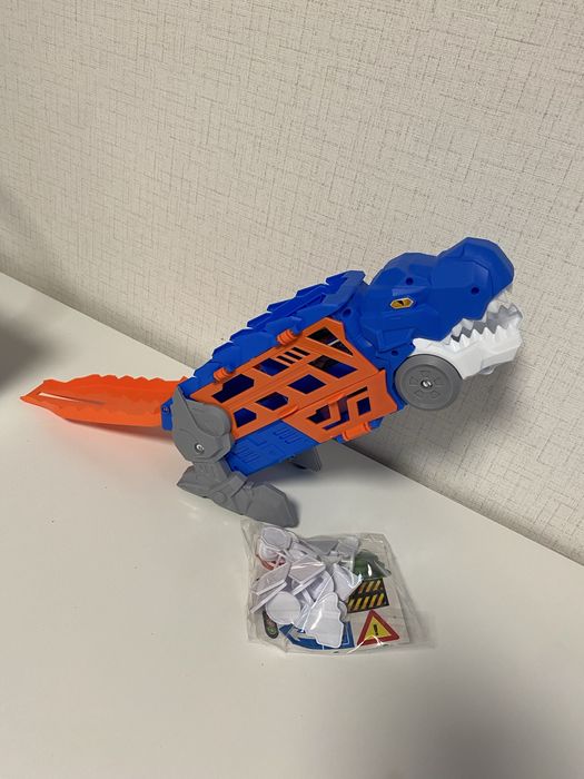 Дино камион и 3 колички - 2 в 1- писта, автовоз