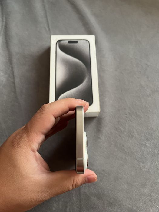 Iphone 15 pro white titan