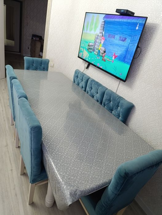 Стол обеденный в гостиную