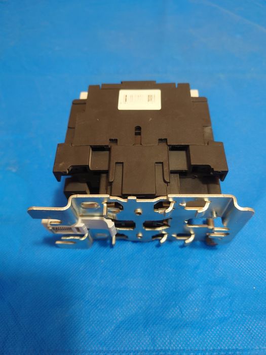 Электромагнитный контактор 65A- пускатель